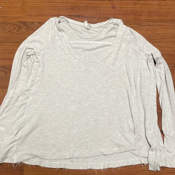 FREE PEOPLE WE THE FREE Malibu thermal top Long Sleeve Raw Hem beige Henley, M - Picture 4 of 6